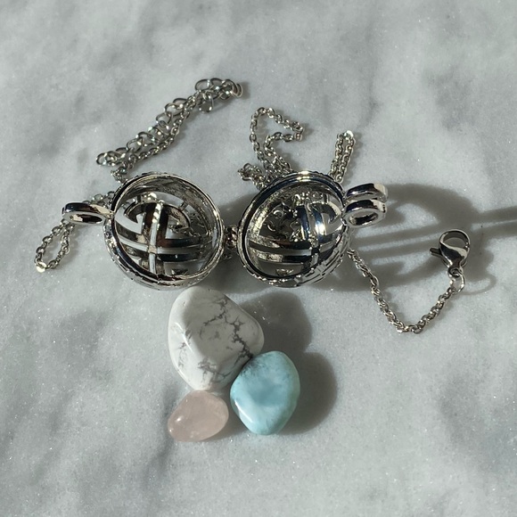Medallion Necklace: Rose Quartz • Howlite • Larimar - Picture 5 of 7